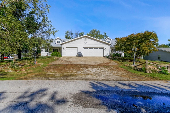 Building Photo - 707 E Brick St