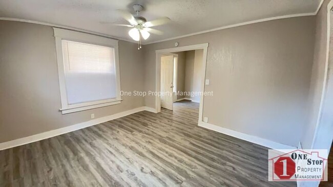 Building Photo - Gorgeous Downtown KC 4 Bedroom Home for RE...