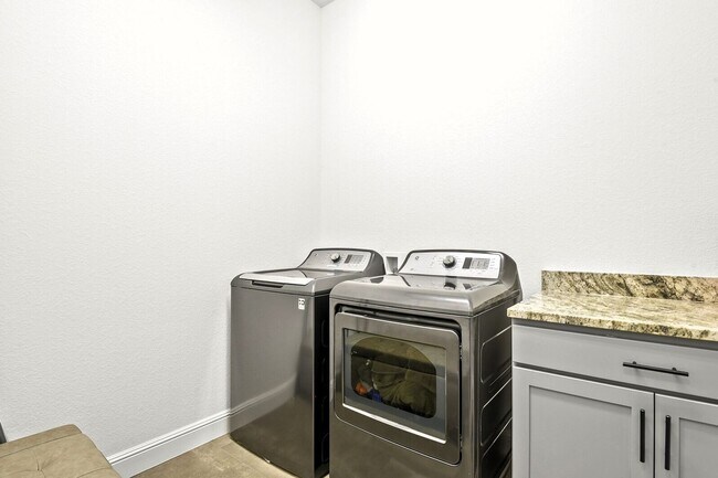 Building Photo - Contemporary 3Bed/2Bath House in Castle Rock