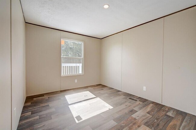 Building Photo - 146 Shadow Oak Dr