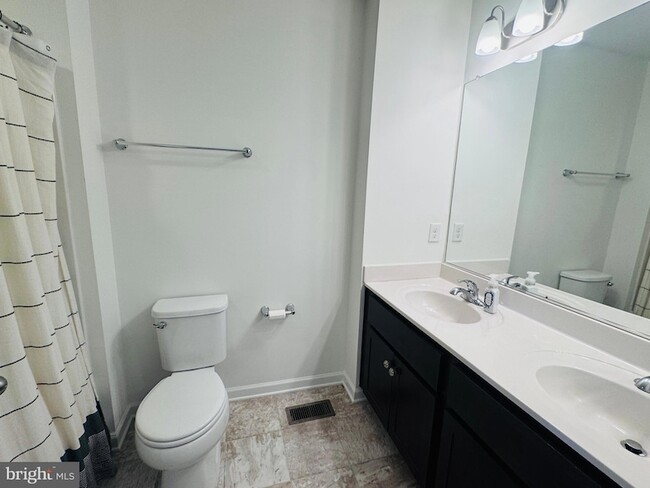 Building Photo - 576 Thumper Dr