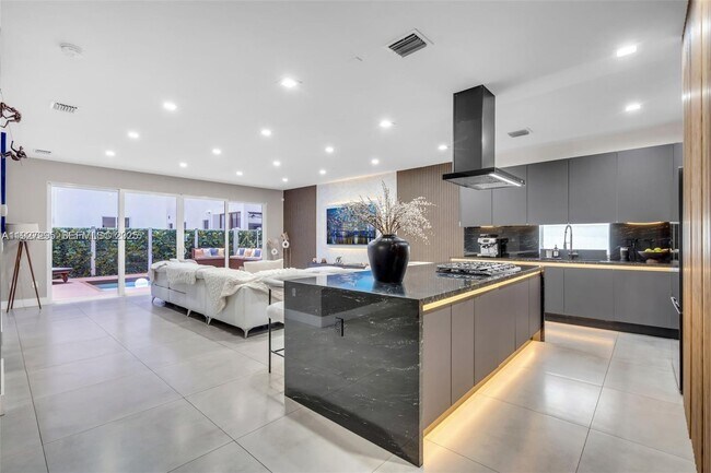 Building Photo - 7534 NW 98th Ave