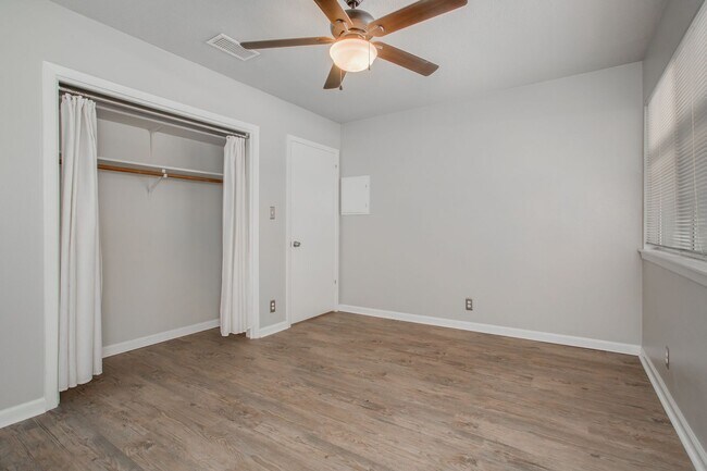 Building Photo - 2300 Trailside Dr