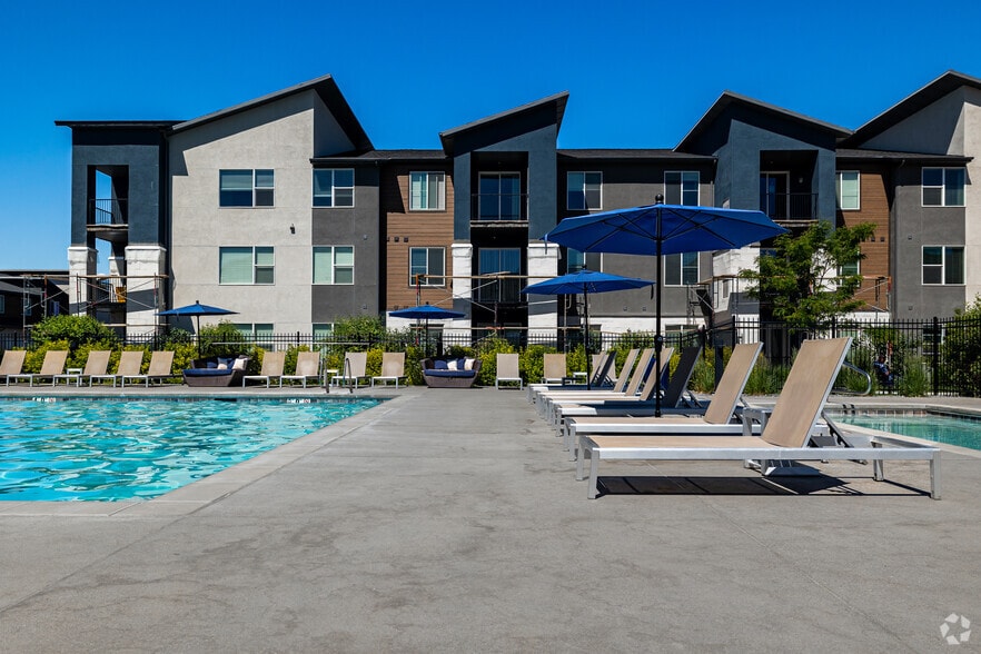 Primary Photo - Strata Apartments