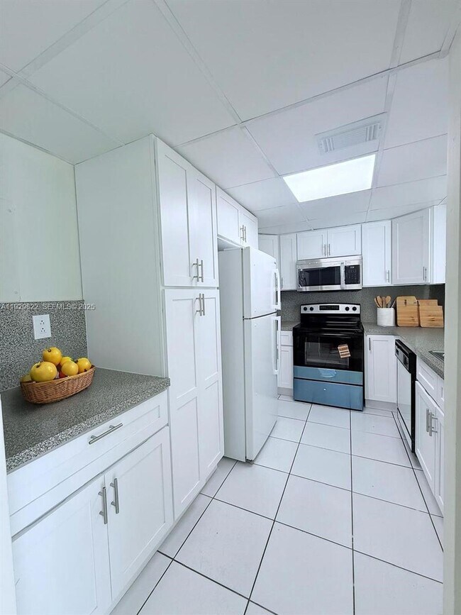 Building Photo - 2055 SW 122nd Ave