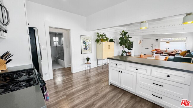 Building Photo - 3489 2nd Ave