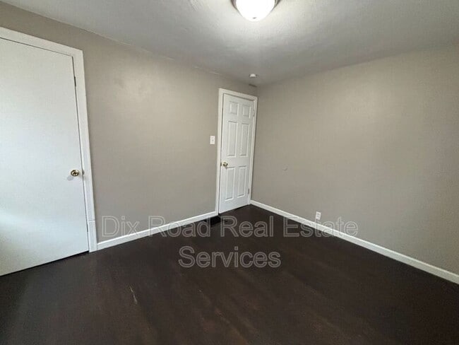 Building Photo - 144 Niagara Ave