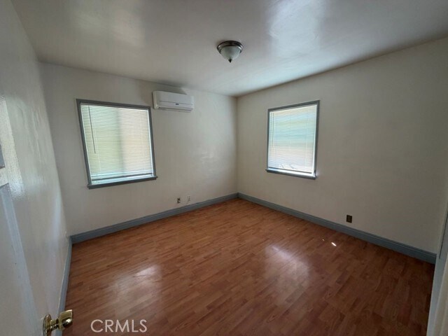 Building Photo - 526 Dewey Ave