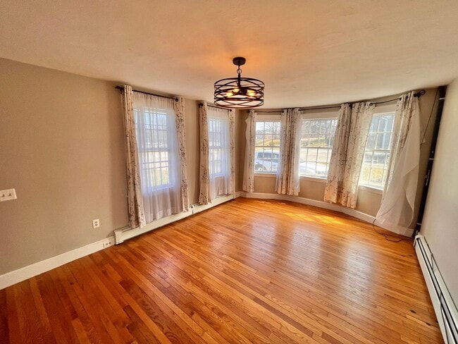 Building Photo - 1430 Woodbury Ave