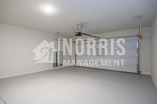 Building Photo - Beautiful Home in Mission Royale