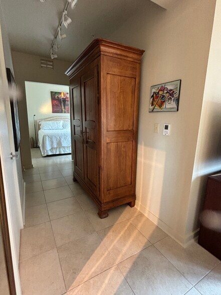 Building Photo - 221 W 2nd St