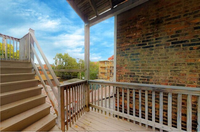 Building Photo - 438 E 45th Pl