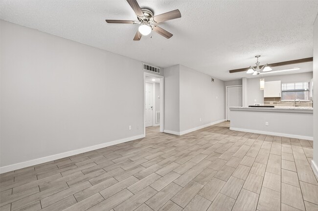 Building Photo - 1230 Shadowdale Dr