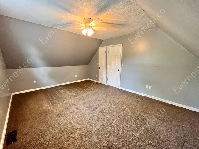 Building Photo - 903 Gordon St