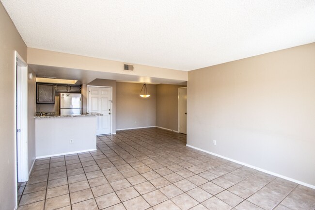 Building Photo - 540 N May