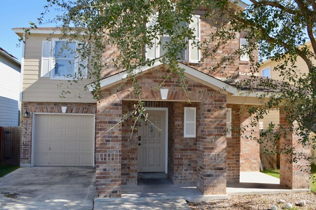 Building Photo - Beautiful remodeled 4 bedroom 2.5 ready to...