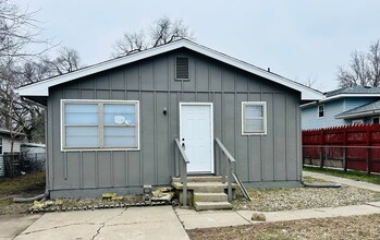 Building Photo - Newly Remodeled - Available Now!