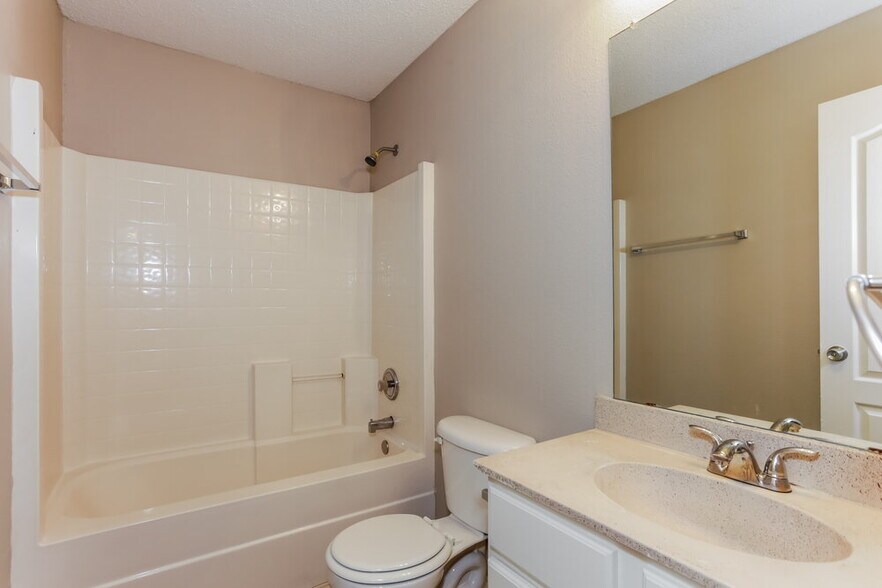 Building Photo - 735 Cedarwood Dr