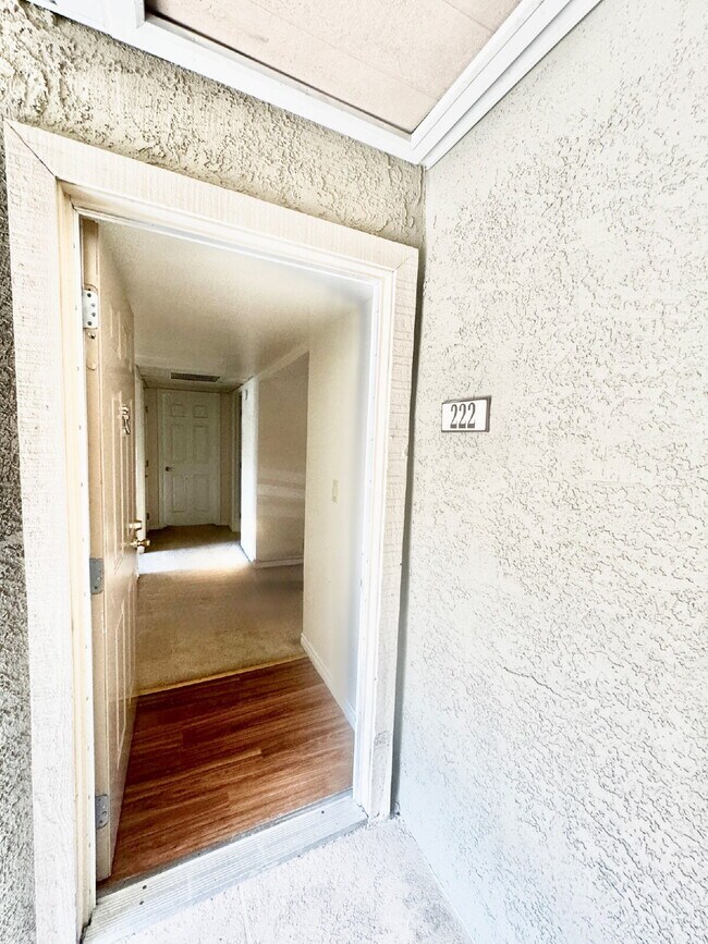 Building Photo - Lovely 2 Bed, 2 Bath Upstairs Condo for Rent in Guard Gated Community!