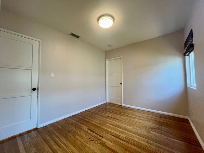 Building Photo - VISTA DEL ORO  3 BEDROOM HOUSE
