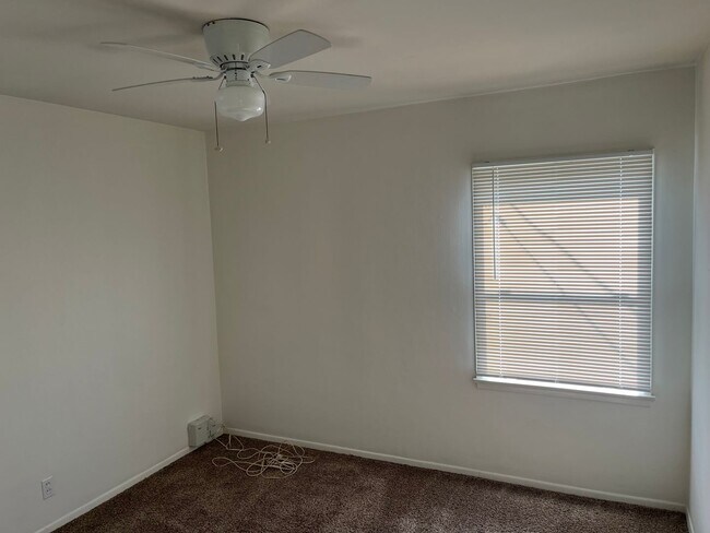 Building Photo - 3 bedroom home in Lakewood now ready to rent!