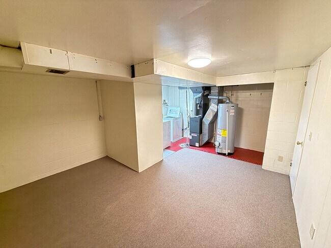 Building Photo - 105 W Northwood Ave