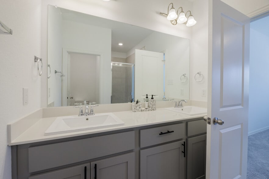 Washroom - 9916 Hennings St