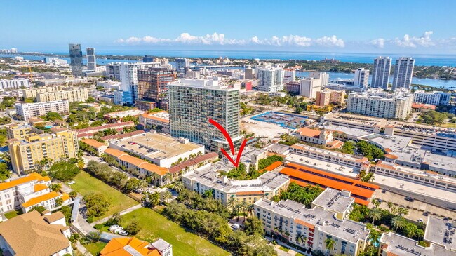 Building Photo - 720 S Sapodilla Ave