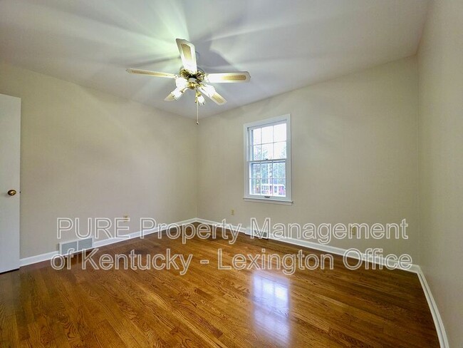 Building Photo - 3462 Lansdowne Dr