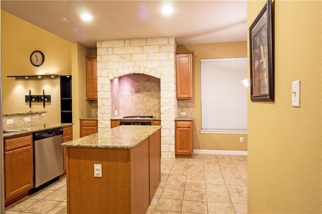 Building Photo - 305 Arrowhead Trail