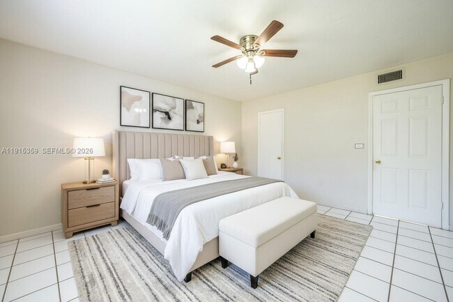 Building Photo - 1225 W 35th St