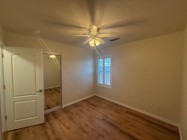 Building Photo - 3 Bedroom 2 Bathroom Home