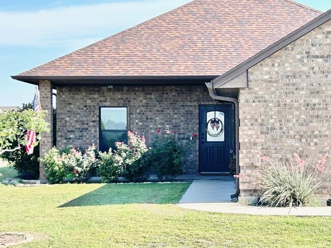 Building Photo - 8470 SW Sun Valley Dr