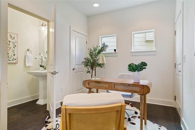 Building Photo - 2708 Halcyon Dr