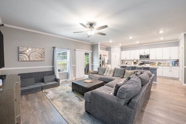 Building Photo - Spacious 5BR House in Charleston