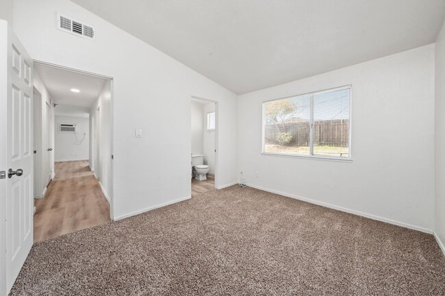 Building Photo - Charming 3 bedroom 2 bath home in Sacramento!