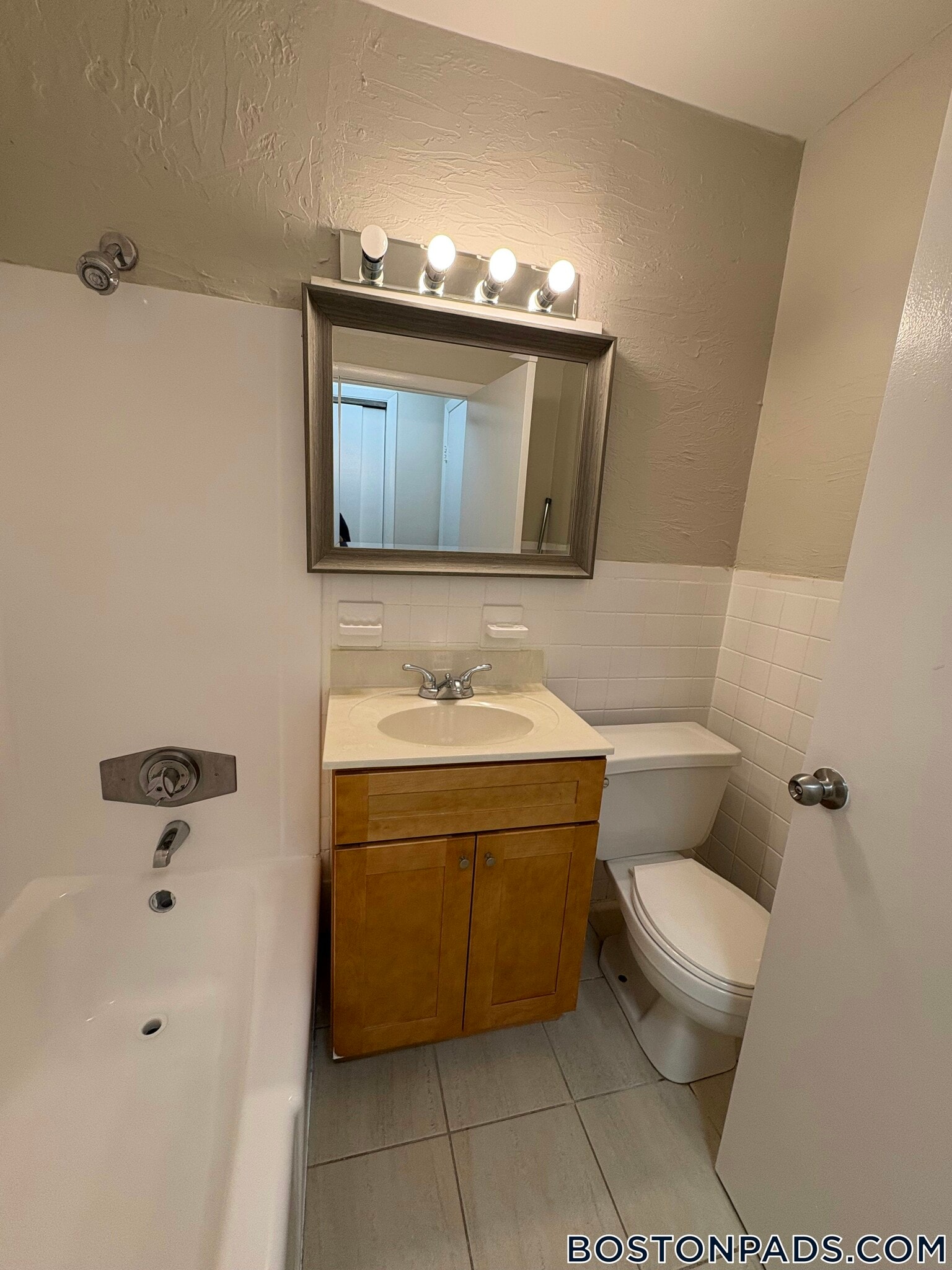 Building Photo - 20 Westgate Dr