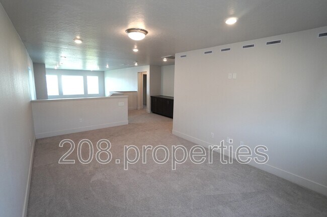 Building Photo - 245 E Caldera St