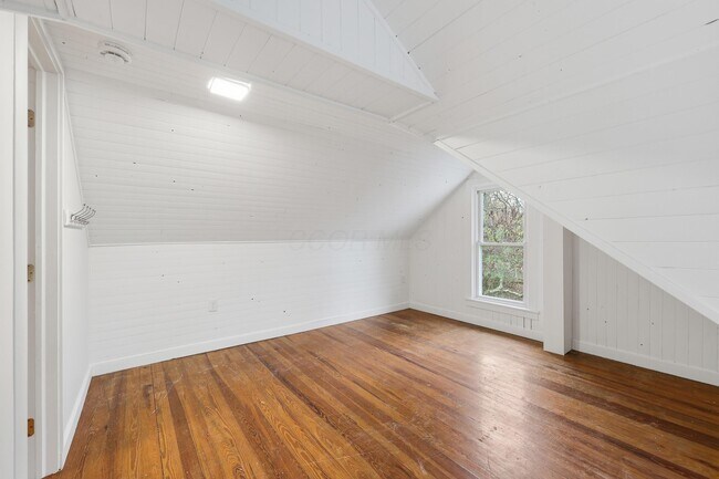 Building Photo - 557 E Weisheimer Rd