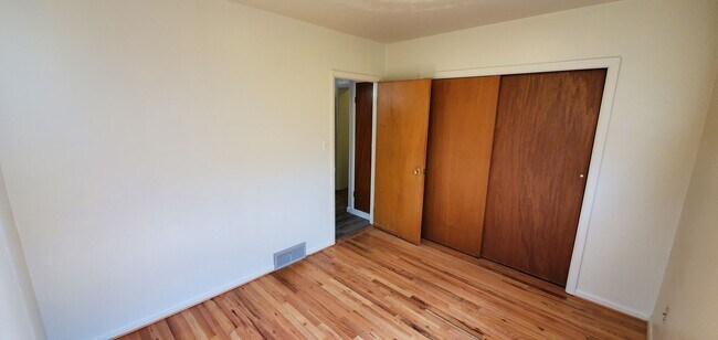 Building Photo - Charming 4-bedroom in Golden