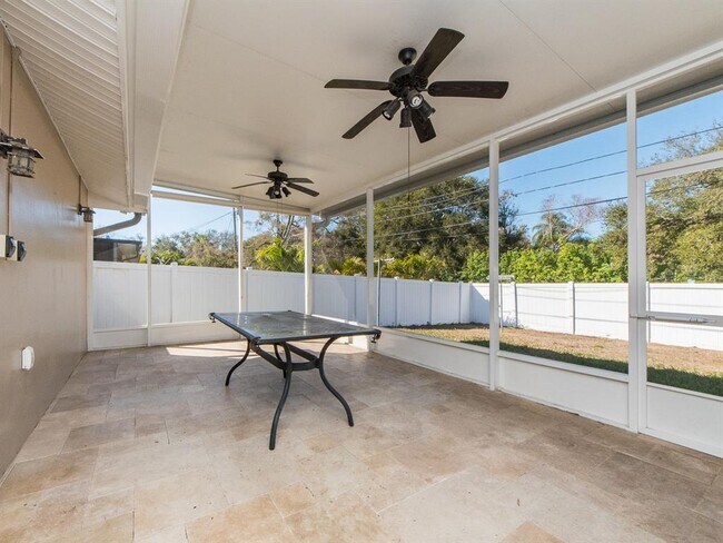 Building Photo - 2395 6th Ave SW