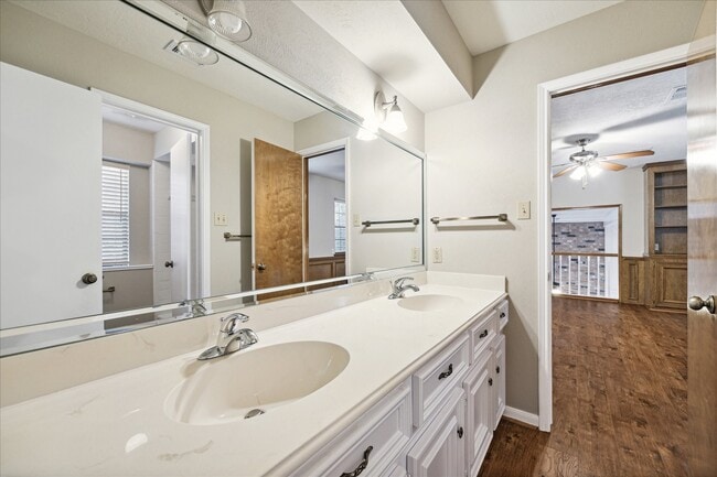 Building Photo - 4 Falling Star Rd