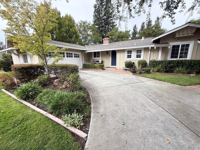 Primary Photo - Wonderfully Updated 3 Bed 2 Bath Walnut Cr...