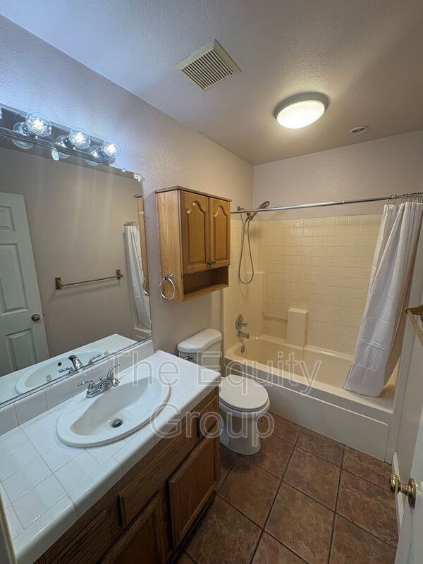 Building Photo - 2935 S Aspen St