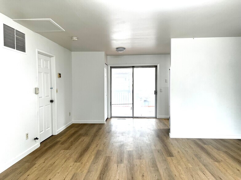 Dining Area - 25818 19th Ave S