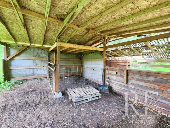 Building Photo - Forest-Edged Retreat with Pasture Access –...