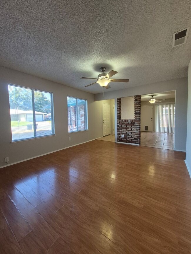 Building Photo - 7520 Blackthorne Way
