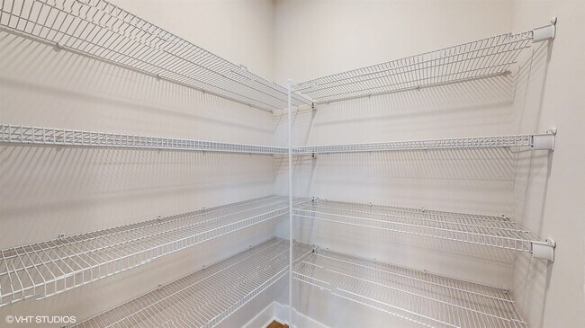 Building Photo - 314 E Lake St