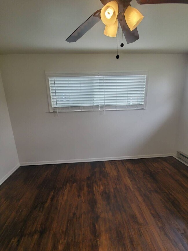 Building Photo - 3 Bedroom Home with Den
