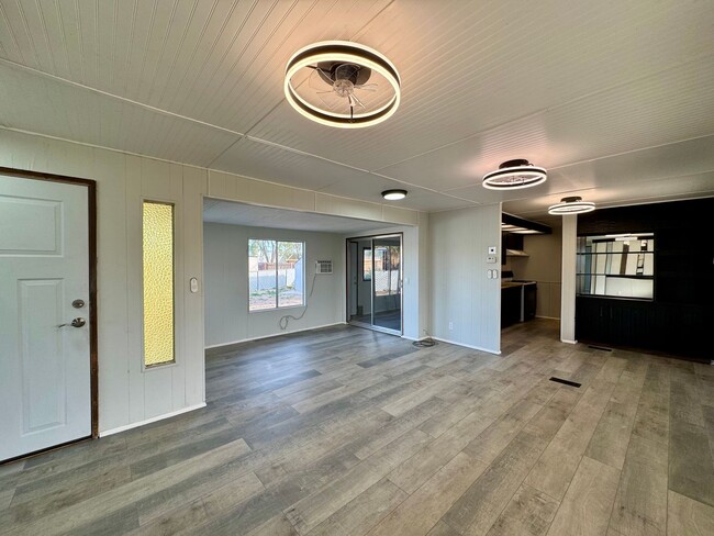 Building Photo - Cute Remodeled 3 Bedroom Home in Bullhead City, AZ